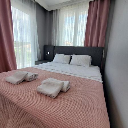 5 Mins To Airport Private Villa Room Истанбул Екстериор снимка