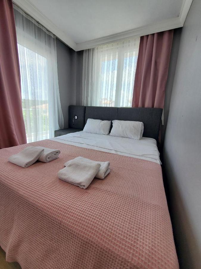 5 Mins To Airport Private Villa Room Истанбул Екстериор снимка