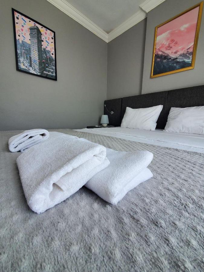5 Mins To Airport Private Villa Room Истанбул Екстериор снимка