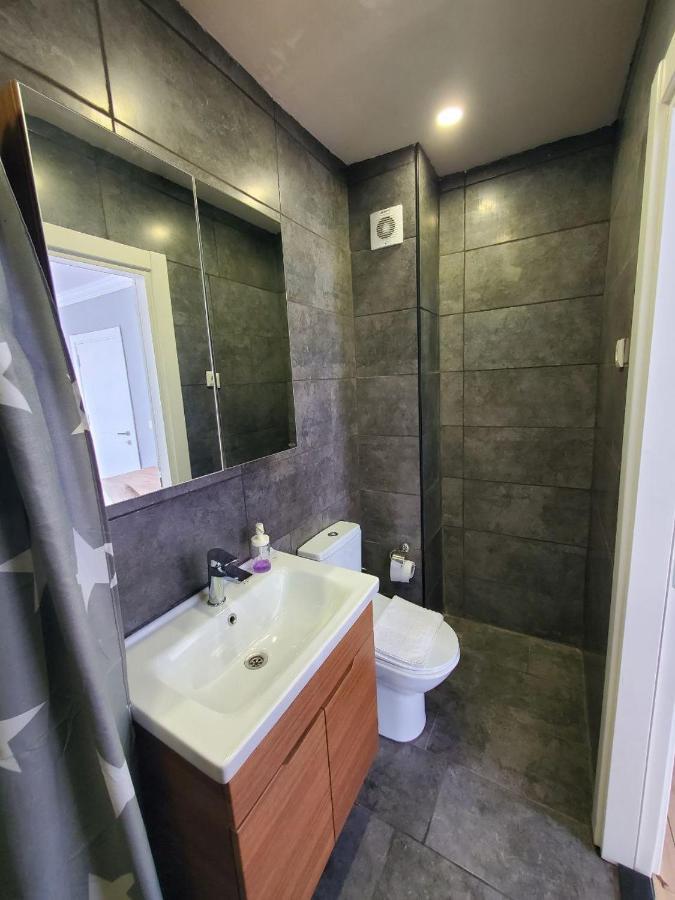 5 Mins To Airport Private Villa Room Истанбул Екстериор снимка
